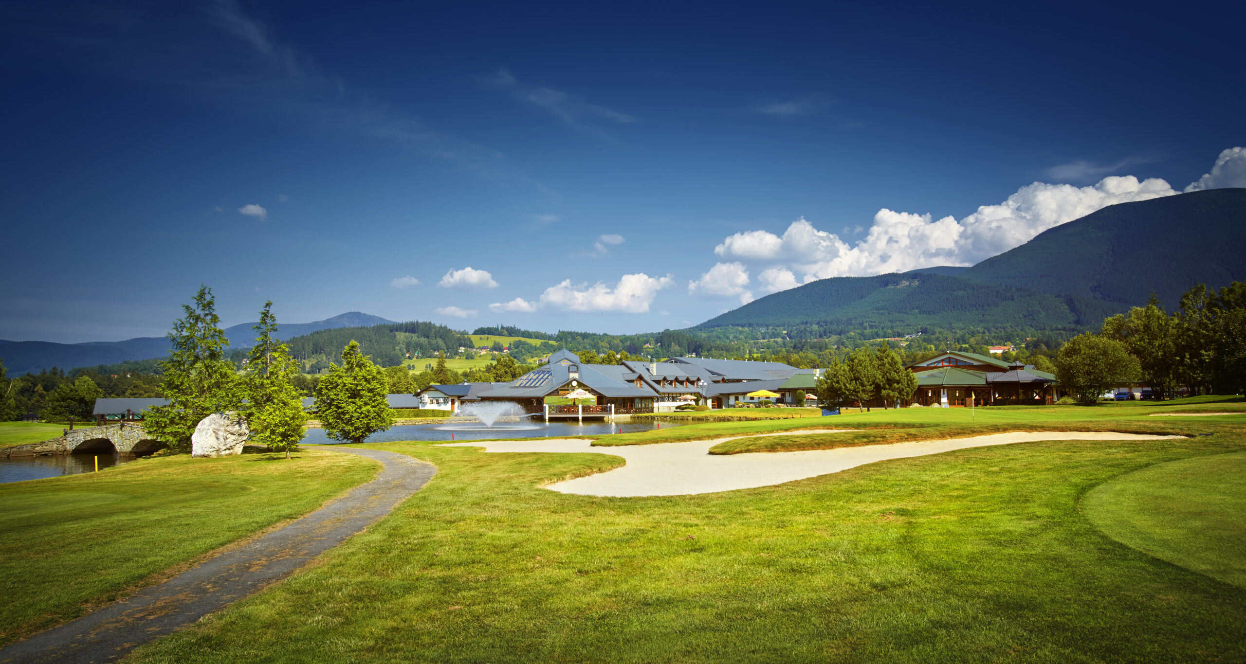 You are currently viewing The Top 10 Golf Courses in Czechia: A Golfer’s Dream Destination 🇨🇿